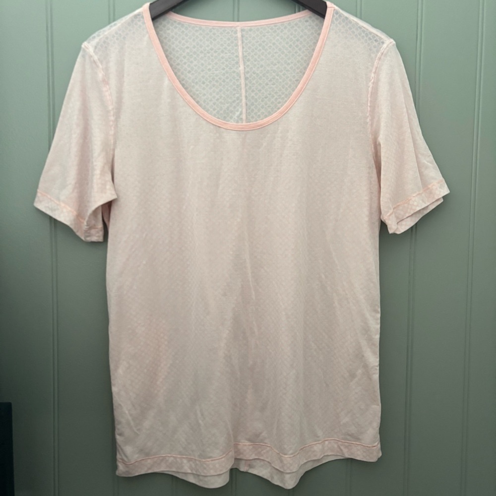 • [Lululemon] Loose Fit Tee •